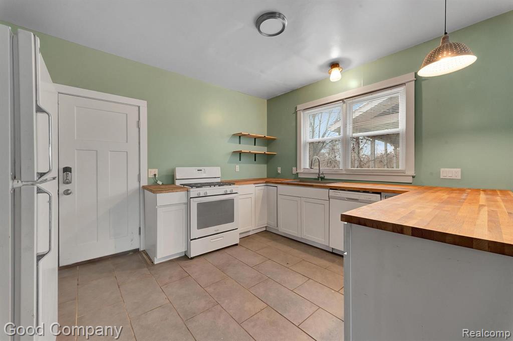 656 PHILIP Street, Detroit, MI 48215 — Photo 11