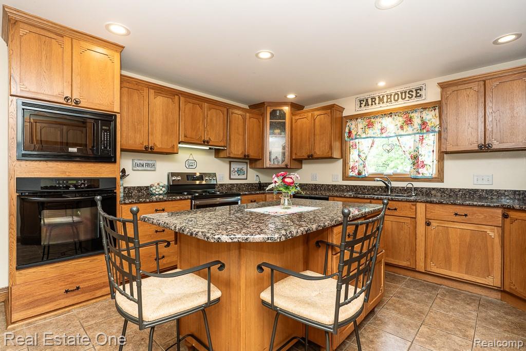 58900 12 Mile Road, New Hudson, MI 48165 — Photo 21
