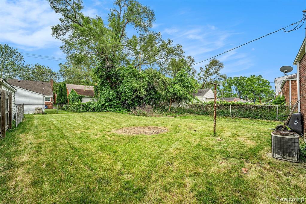 6340 WOODMONT Avenue, Detroit, MI 48228 — Photo 16