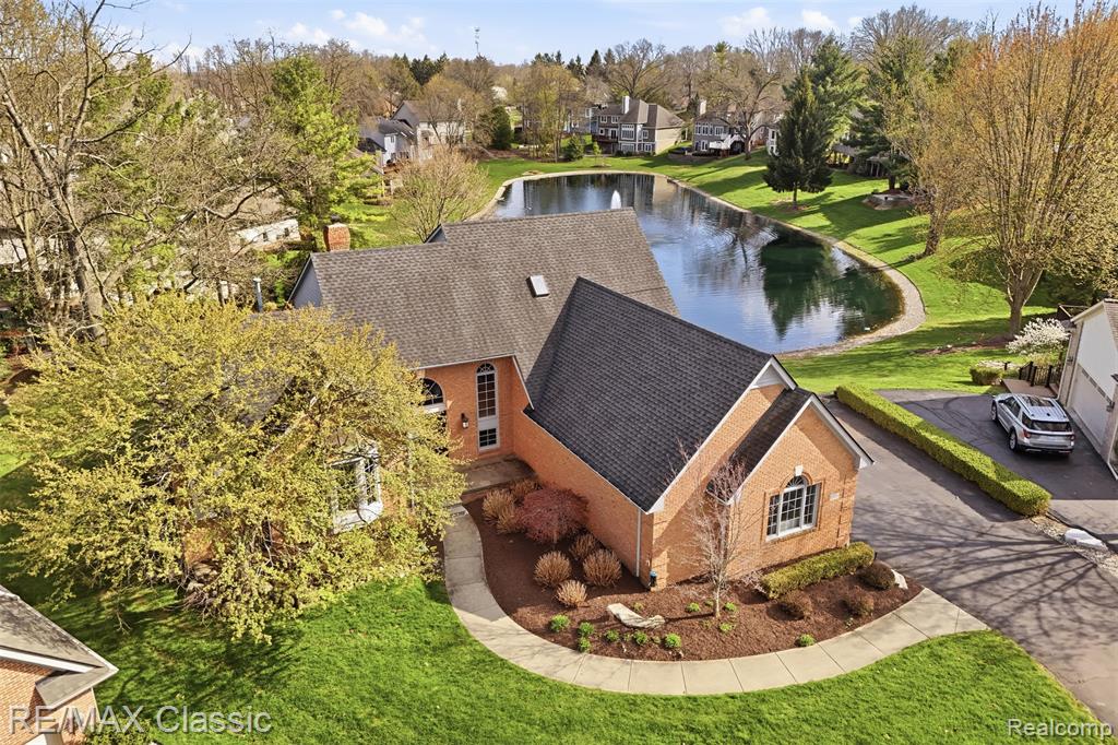 1726 Pondview Lane, Commerce Twp, MI 48382 — front exterior