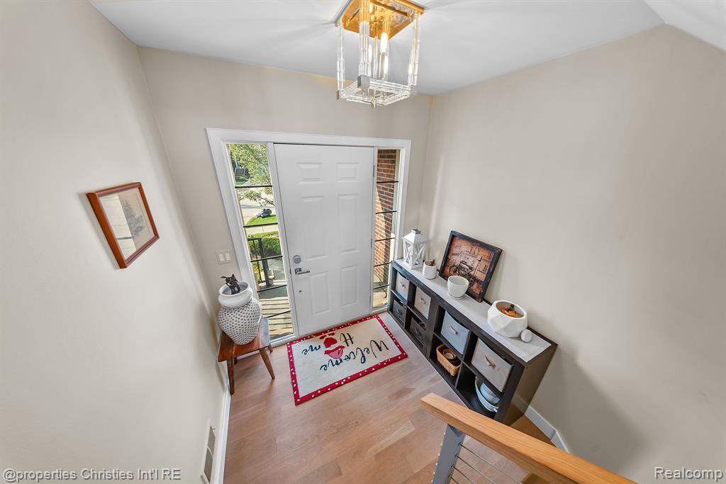 963 SANDALWOOD Drive, Troy, MI 48085 — Photo 6