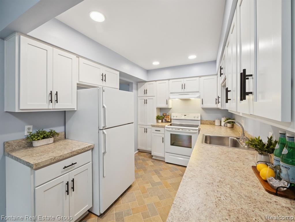48124 Colony Farm Circle, Plymouth, MI 48170 — Photo 14