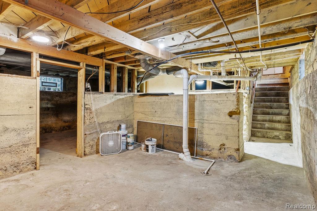 305 N Almont Avenue, Imlay City, MI 48444 — Photo 36