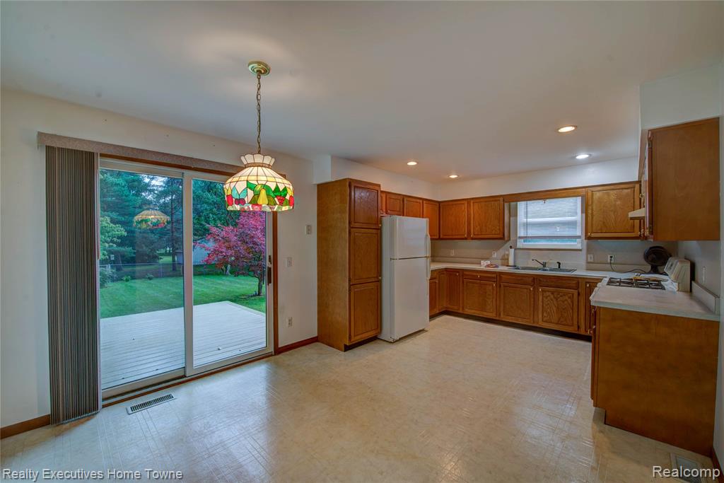 3232 Elecia Drive, Port Huron, MI 48060 — Photo 4