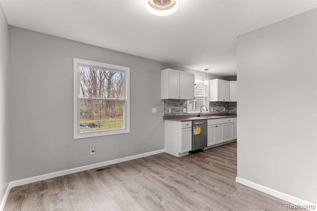 44601 ROBSON Road, Belleville, MI 48111 — Photo 6