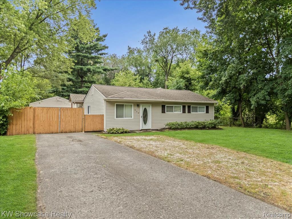 964 Daffodil Drive, Waterford, MI 48327 — Photo 4
