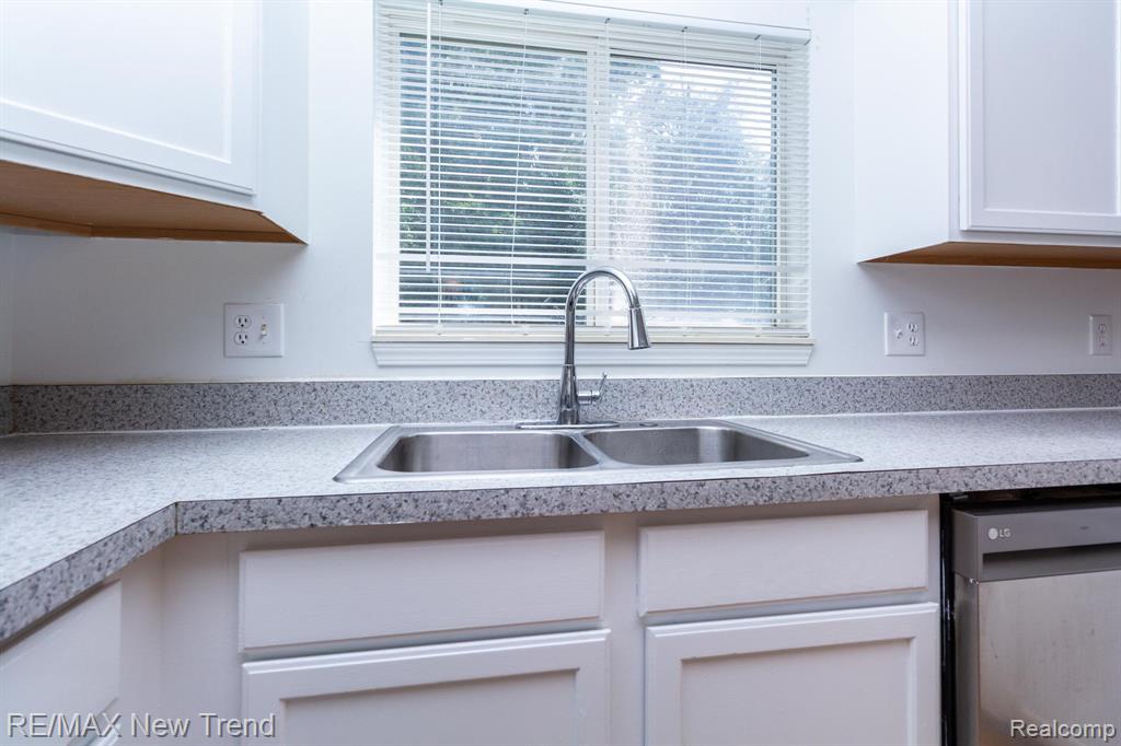 25935 Junction, Novi, MI — Photo 13