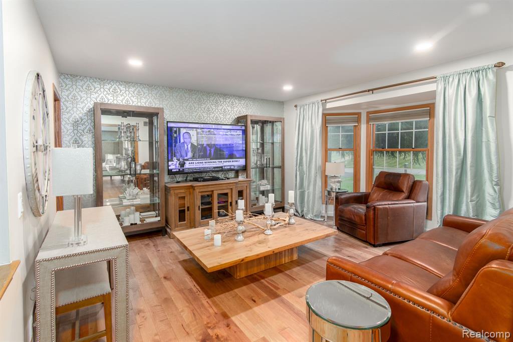 8714 GLEN HAVEN Drive, Howell, MI 48843 — Photo 7