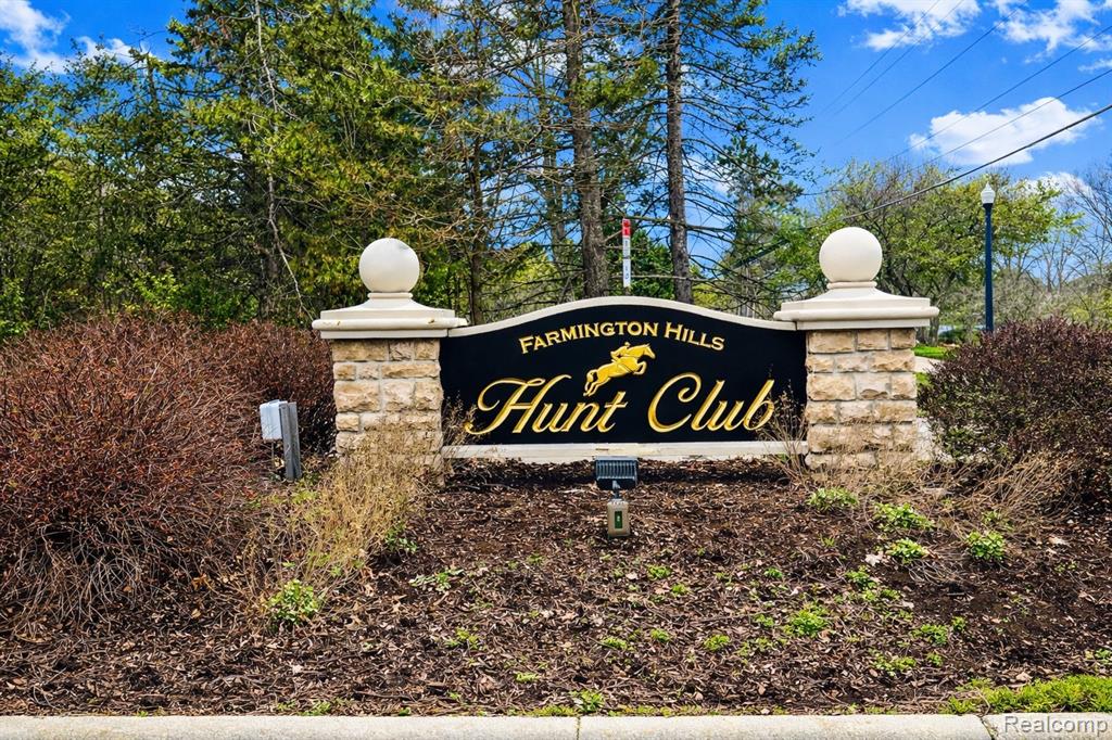 37764 Stableview Drive, Farmington, MI 48335 — Photo 48