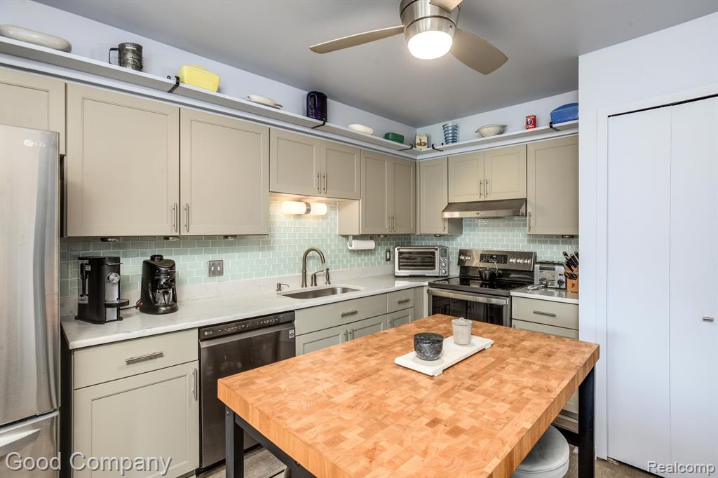 617 ASHLEY Circle, Rochester Hills, MI 48307 — Photo 12