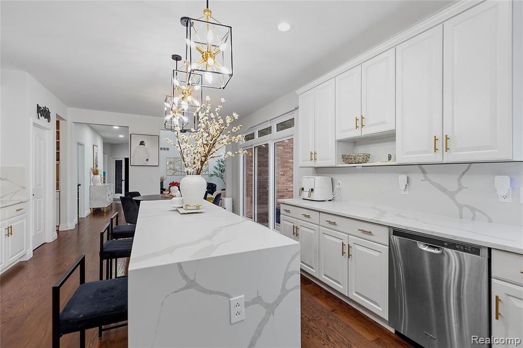 54126 Scarboro Way, Shelby Twp, MI 48316 — Photo 17
