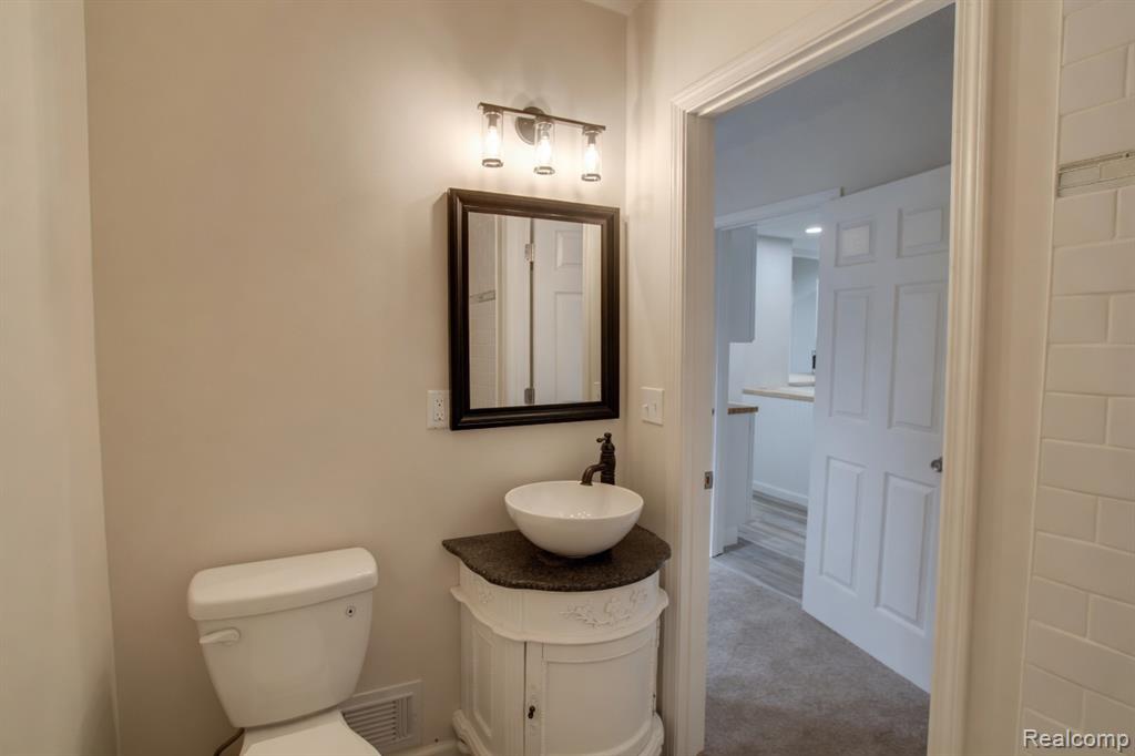 3280 E Atherton Road, Burton, MI 48529 — Photo 17