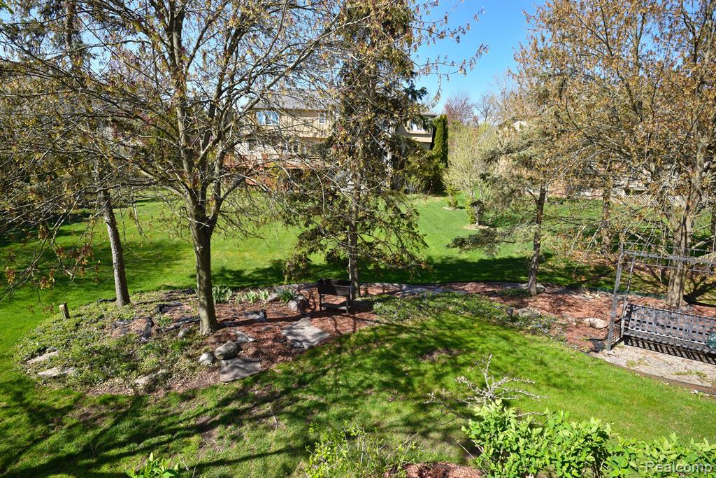 5687 GREENHILL Drive, Troy, MI 48098 — Photo 44