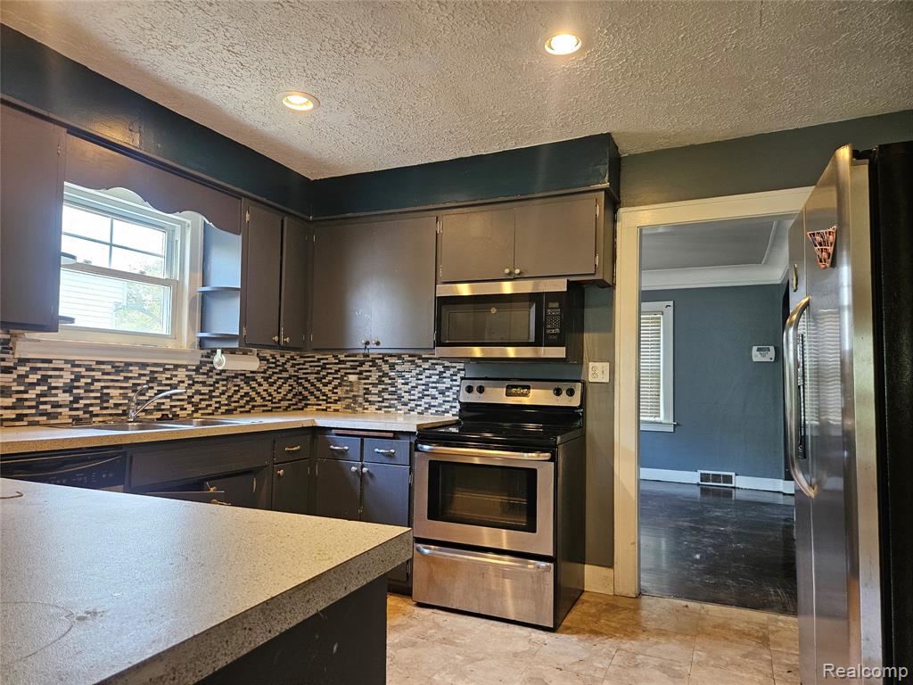 607 Roome Court, Flint, MI 48503 — Photo 17