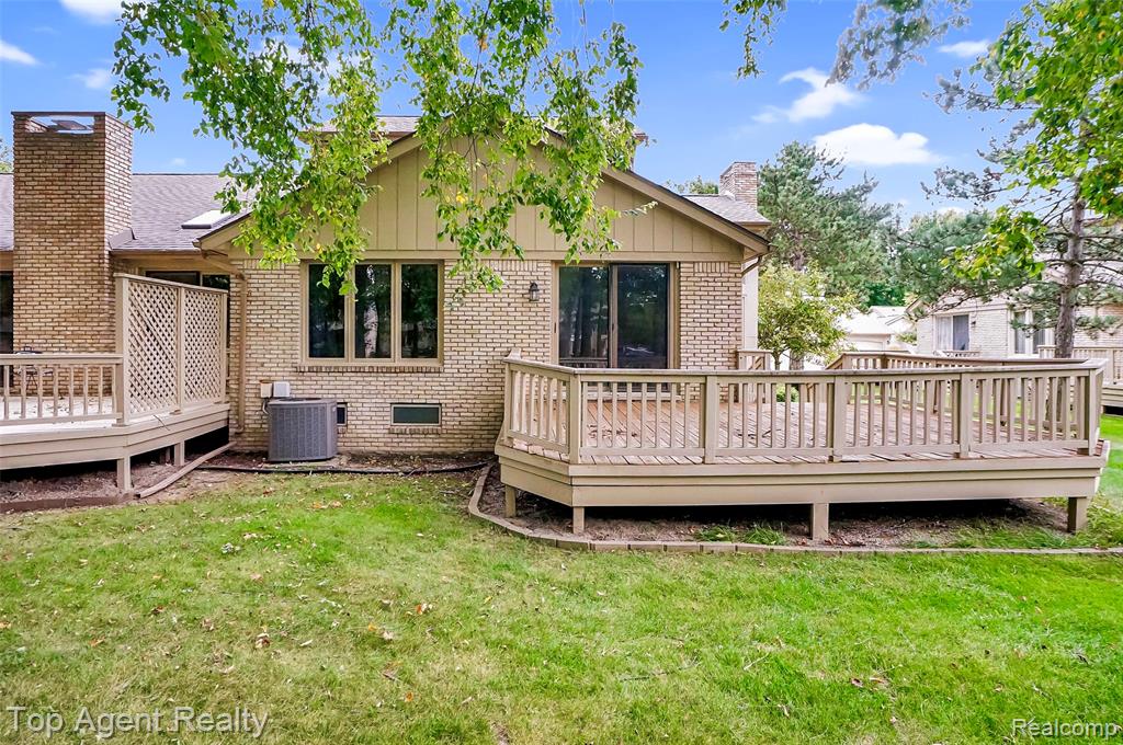 43088 W Kirkwood Drive, Clinton Twp, MI 48038 — Photo 38