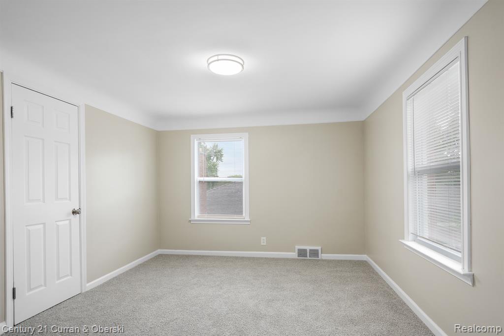 8771 E OUTER Drive, Detroit, MI 48213 — Photo 30