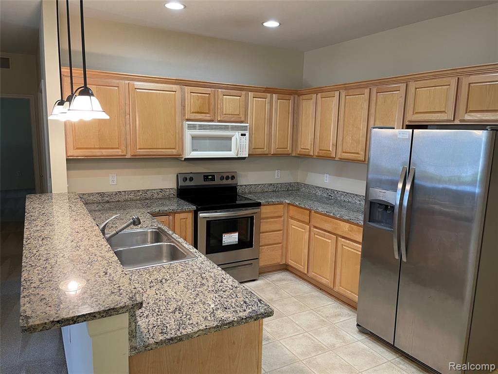 5301 Twin Oaks Drive, Sterling Heights, MI 48314 — Photo 4