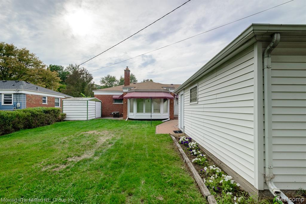 9668 Farmington Road, Livonia, MI 48150 — Photo 29