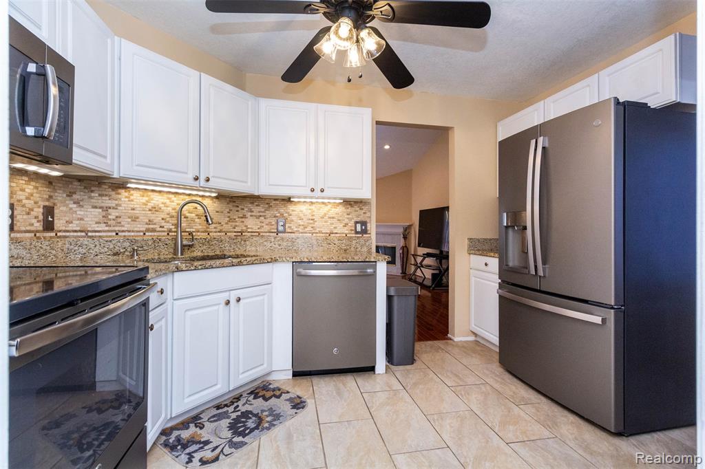 448 Ravencrest Lane, 50, Westland, MI — Photo 13