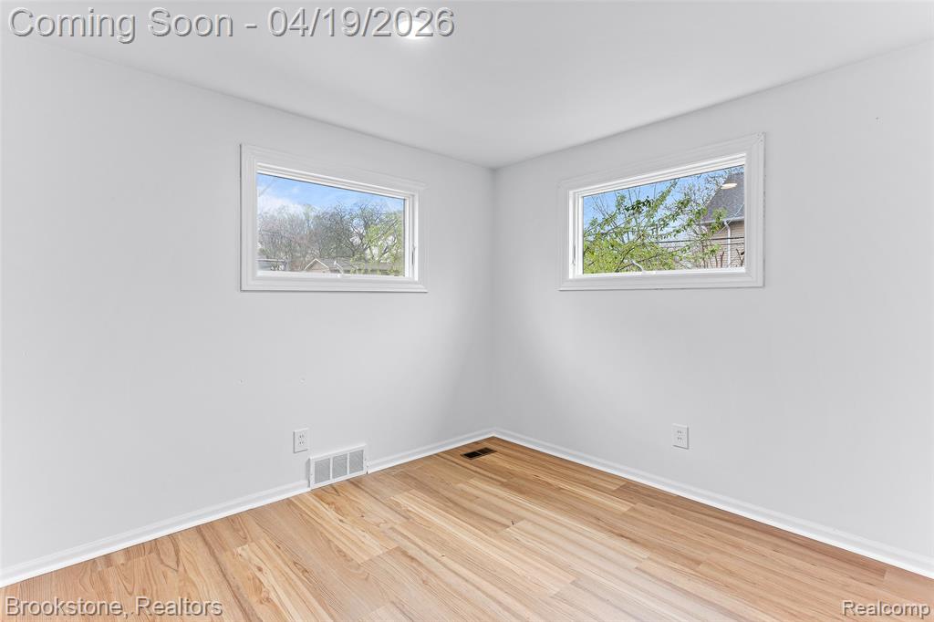 719 W 12 Mile Road, Royal Oak, MI 48073 — Photo 24
