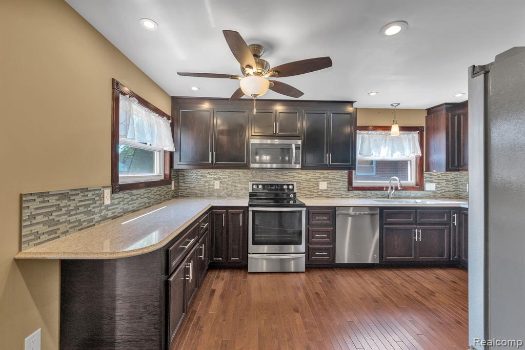 26637 Clairview Drive, Dearborn Heights, MI 48127 — Photo 15