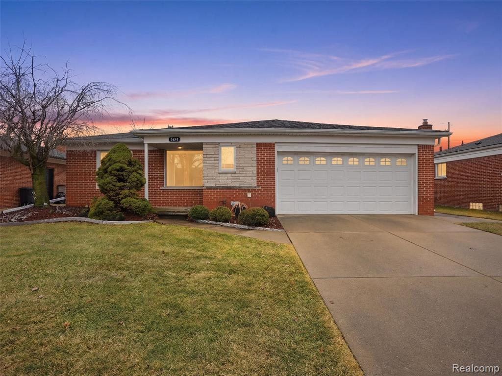 7697 Carrousel Boulevard, Westland, MI — Photo 2