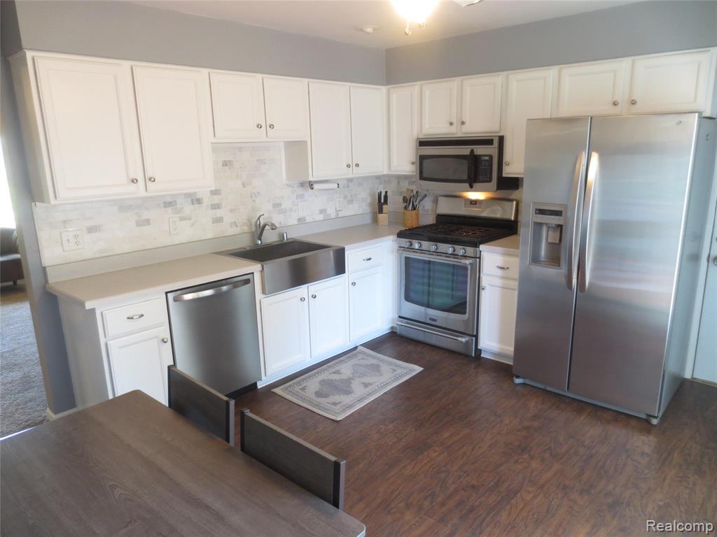 61365 Creekview Drive, South Lyon, MI 48178 — Photo 8