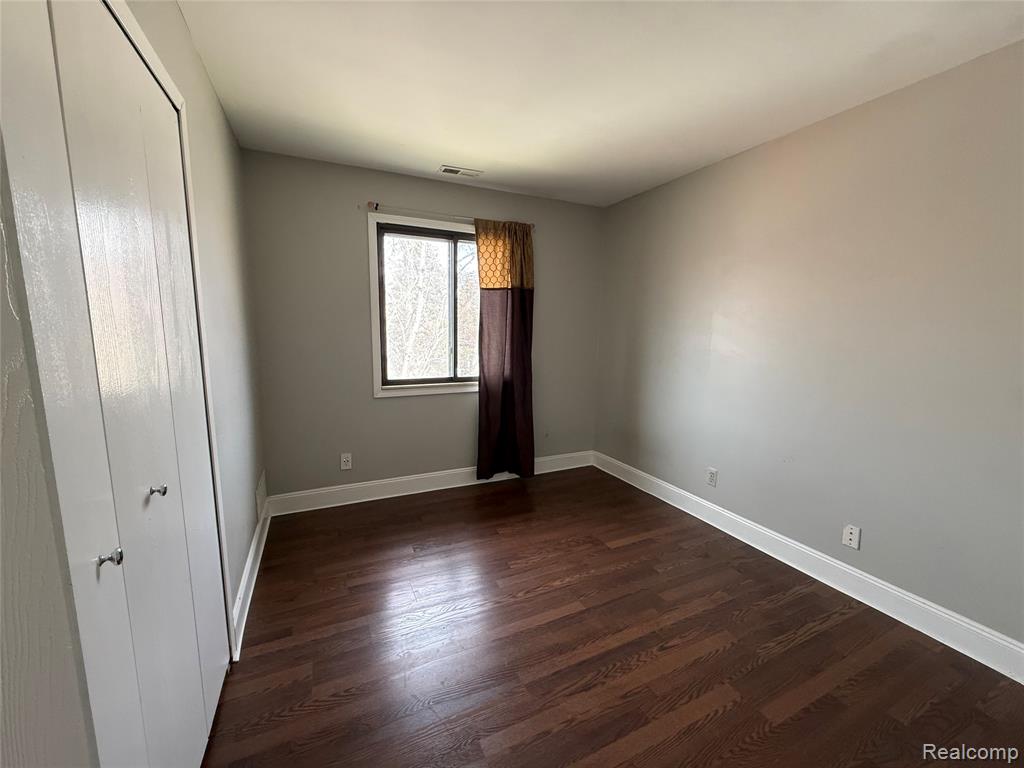 7624 Manor Circle, Westland, MI — Photo 11
