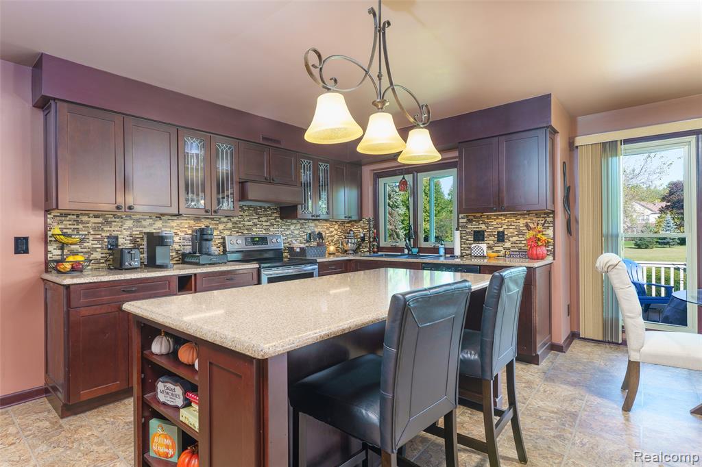 47582 Fox Court, Canton, MI 48187 — Photo 12