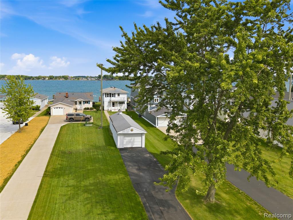5557 Pointe Dr. Drive, East China, MI — Photo 3