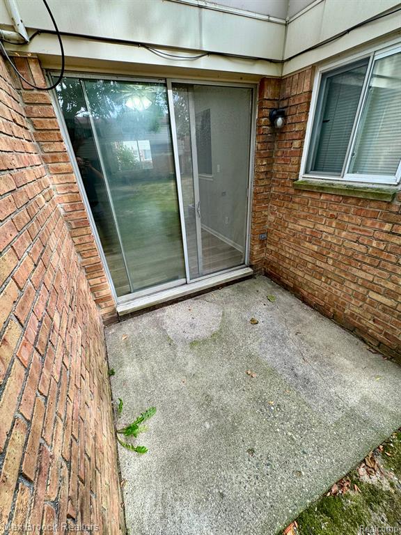 1407 LAUREL VALLEY Drive, Waterford, MI 48327 — Photo 16