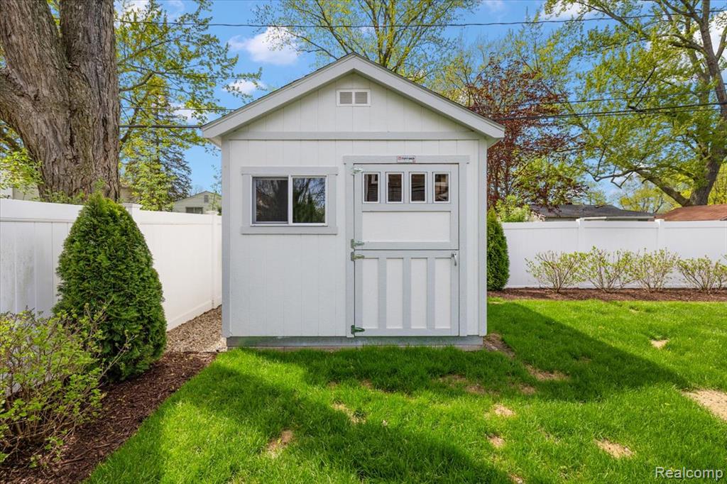 4253 Mandalay Avenue, Royal Oak, MI 48073 — Photo 36