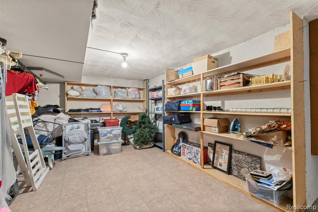 3011 Lindenwood Drive, Dearborn, MI 48120 — Photo 34