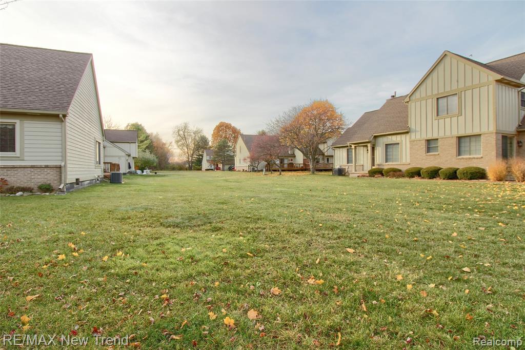 2759 Maple Forest Drive, Wixom, MI 48393 — Photo 25