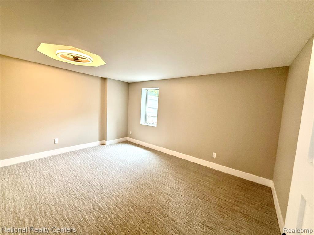 7050 Lake Shannon Court, Fenton, MI 48430 — Photo 43