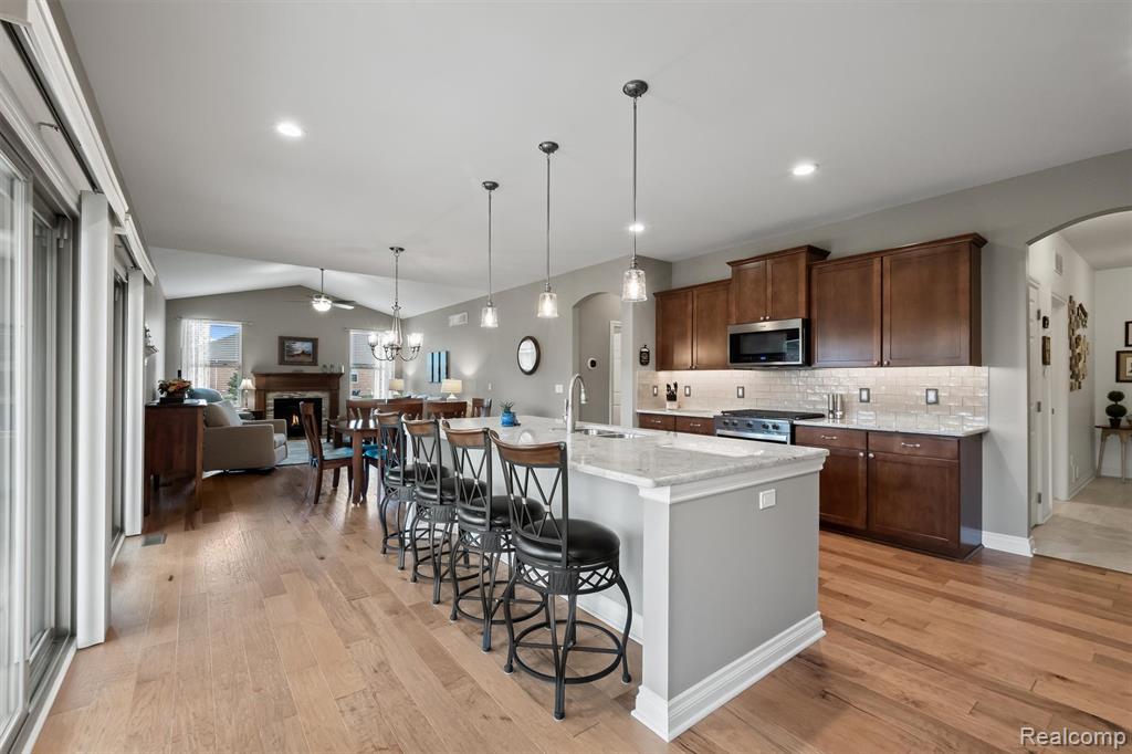 49121 Garrett Court, Macomb, MI 48042 — Photo 2