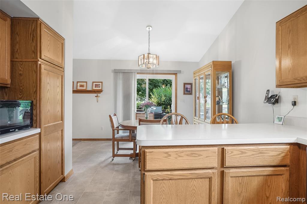 59652 Sunridge Drive, New Hudson, MI 48165 — Photo 9