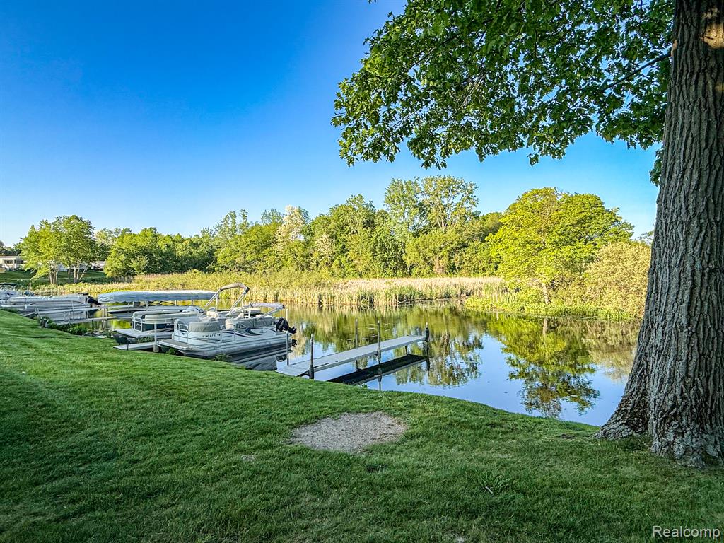 11600 Bay Drive, Fenton, MI 48430 — Photo 13