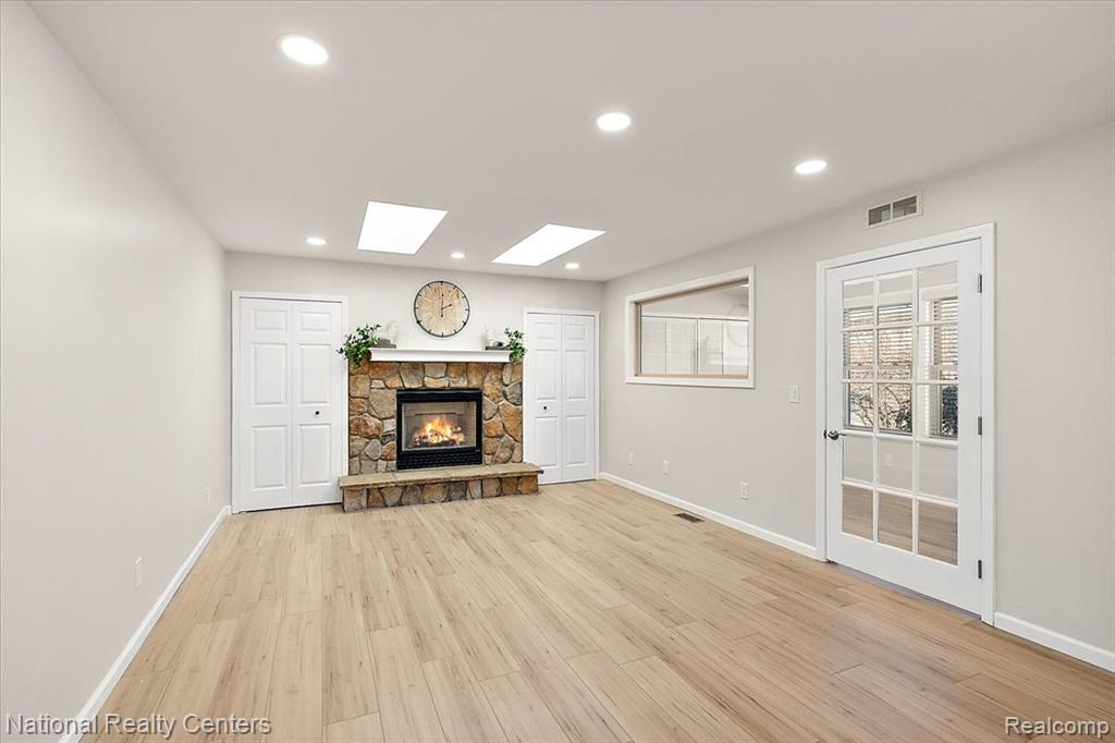 1938 Beverly Street, Keego Harbor, MI 48320 — Photo 32