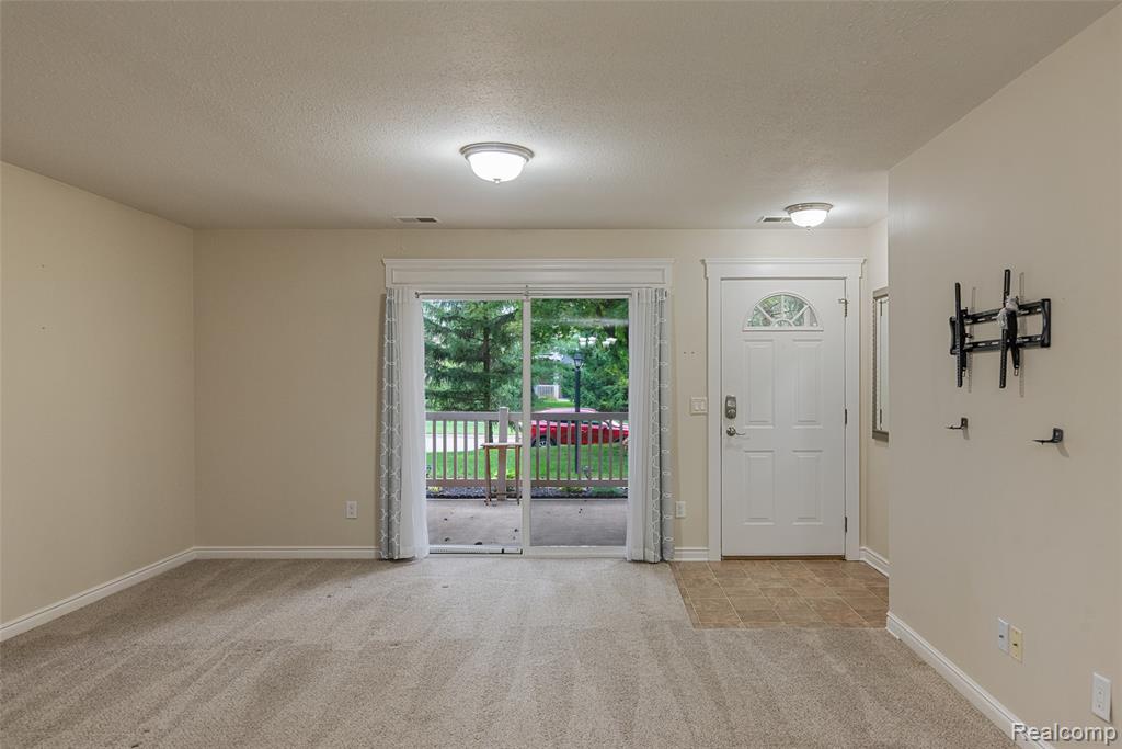 332 Marigold Circle, Westland, MI — Photo 5