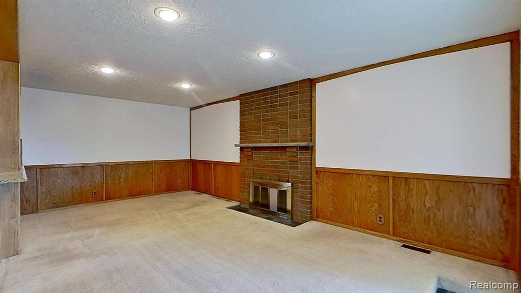 8252 Tinkler Road, Sterling Heights, MI 48312 — Photo 17