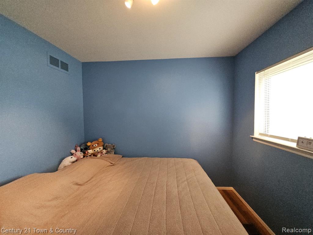 39622 University Drive, Sterling Heights, MI 48310 — Photo 19