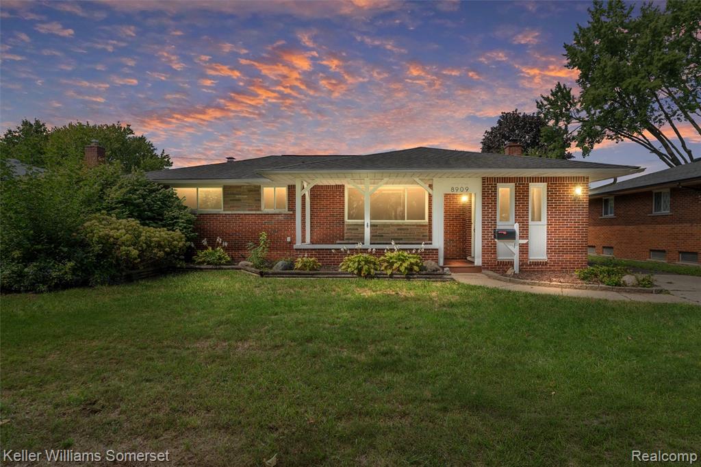 8909 Shannon Drive, Sterling Heights, MI 48314