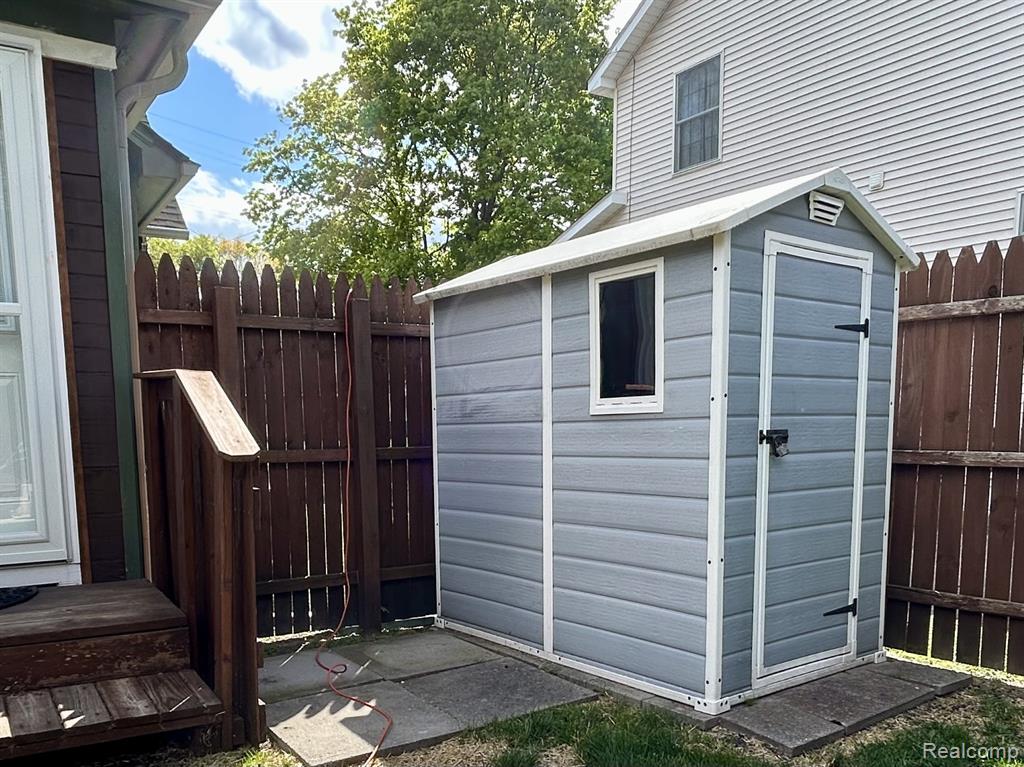 516 Clinton W, Howell, MI 48843 — Photo 15