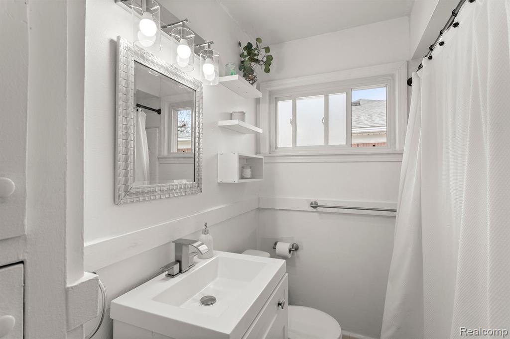 512 N LEONA Avenue, Garden City, MI — Photo 18