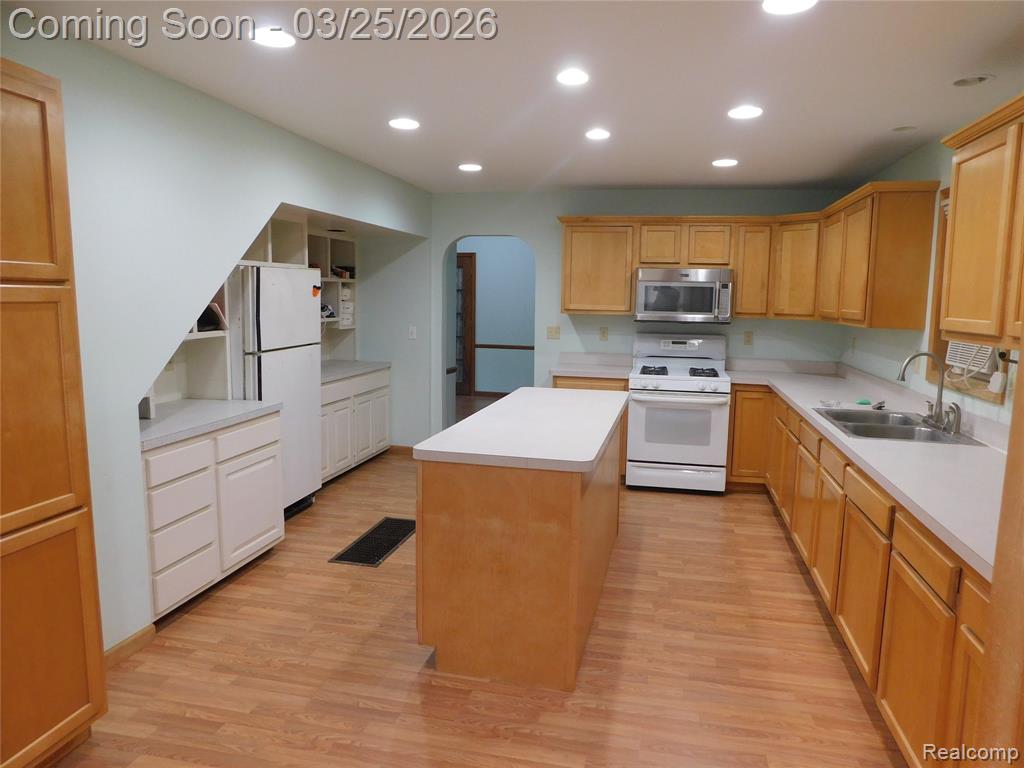 5284 Scotch Settlement Road, Almont, MI 48003 — Photo 7
