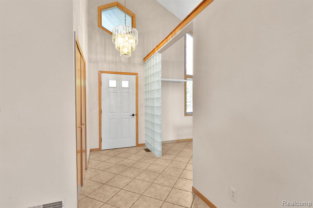 53201 MARANATHA Lane, Wixom, MI 48393 — Photo 5