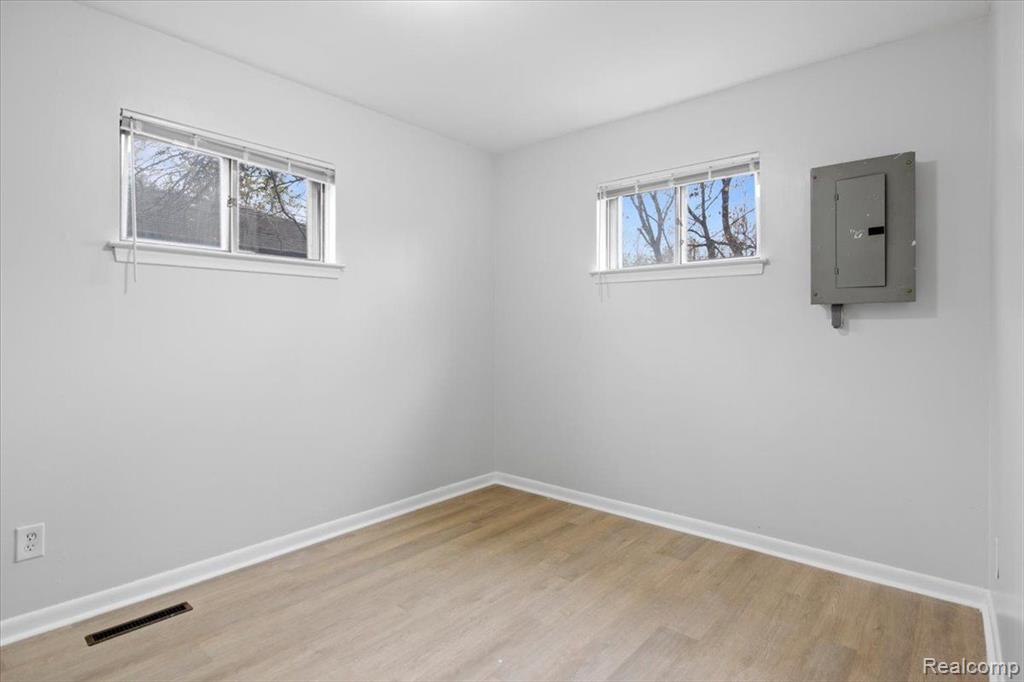 4984 Huron Street, Dearborn Heights, MI 48125 — Photo 21