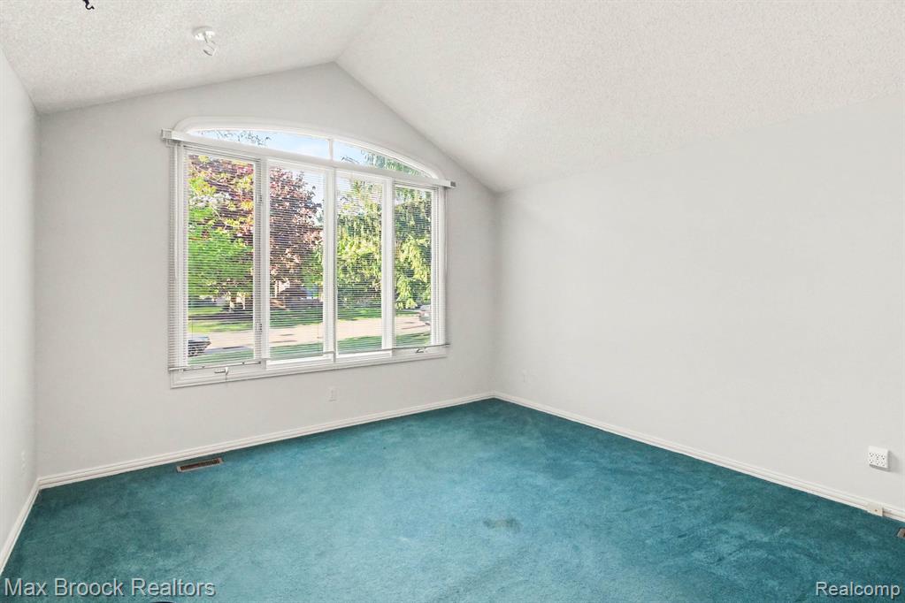 21850 Dover Court, Beverly Hills, MI 48025 — Photo 13