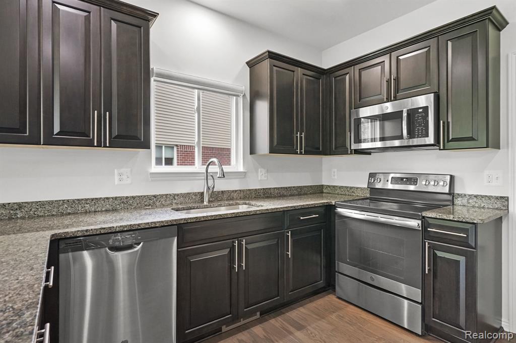 5176 HAWKSEYE Terrace, Warren, MI 48092 — Photo 10